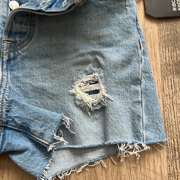 LEVI'S Super High Rise Ribcage Jean Shorts 🎀🎀 - Picture 8 of 12